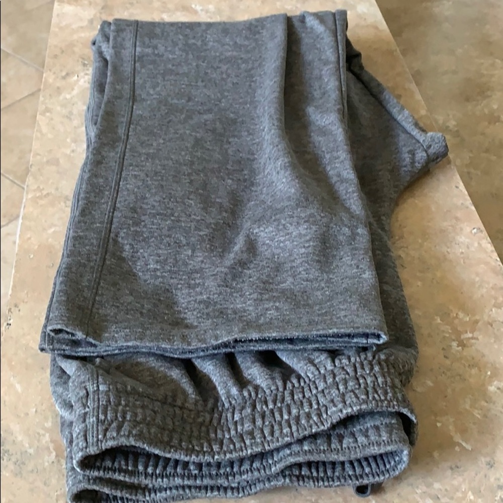 Men’s Grey Heather Sweatpants Size XL